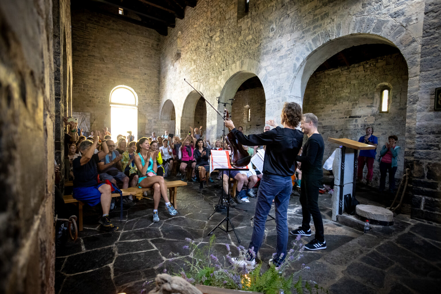 CONTEMPLAZIONE A SAN BENEDETTO

Markus Däunert, violin Danusha Waskiewicz, viola

Abbazia di San Benedetto in Val Perlana

giovedì 11 luglio 2024, ore 11:30

La letteratura per violino e viola non è vasta, ma ha il pregio di essere varia. Questo programma parte dal cullante duo di Sibelius, per passare a un’alternanza tra Robert Fuchs e Béla Bartók: il tardo-romantico Fuchs che, con la sua esplicita nostalgia, sale sulla macchina del tempo per tornare qualche decennio indietro, e Bartók con le sue scabre danze contadine raccolte in giro per i Balcani. Il vigoroso Duo di Mozart, in origine fatto circolare a nome di Michael Haydn, cede poi il passo all’ironico, spudorato valzer di periferia di Shostakovic, e infine alle dotte, severe e alquanto impervie Variazioni del norvegese Johan Halvorsen su un tema di Händel.

Thursday July 11th, 2024 at 11:30 AM

The violin-viola duo repertoire is not huge, but at least has variety. This program moves from Sibelius’ lulling Duo to a sequence in which Robert Fuchs and Béla Bartók take turns— the late-19th-century Fuchs, with his explicit nostalgia, jumping on a time machine to go back a few decades, and Bartók with his rough-edged countryside dances, collected up and down the Balkans. Mozart’s vigorous Duo, originally circulated under Michael Haydn’s name, gives then way to Shostakovich’s ironic, shameless suburban waltz, and finally to Norwegian Johan Halvorsen’s severe and somewhat impervious Variations on a theme by Handel.


#bartok #sibelius #fuchs #mozart #shostakovich #halvorsen #violin #viola #music #comolake #lacmusfestival #tremezzina