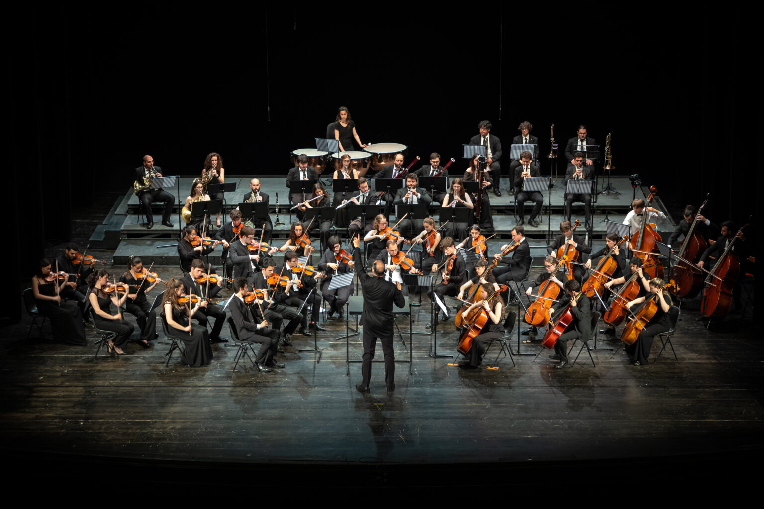 CONCERTO ORCHESTRA SINFONICA DEL CONSERVATORIO CANTELLI
Lunedì 5 giugno ore 21.00 Teatro Coccia

NINO ROTA (1911-1979)
DIVERTIMENTO CONCERTANTE PER CONTRABBASSO E ORCHESTRA

Allegro Maestoso
Alla Marcia Allegramente
Aria – Andante
Finale – Allegro Marcato

Fabrizio Buzzi CONTRABBASSO

JOHANNES BRAHMS (1833-1897)
SINFONIA N. 1 OP. 68 IN DO MINORE

Un poco sostenuto. Allegro
Andante sostenuto
Un poco Allegretto e Grazioso
Finale. Adagio. Più Andante. Allegro non troppo, ma con brio.
Nicola Paszkowski DIRETTORE

Orchestra Sinfonica del Conservatorio “Guido Cantelli” di Novara